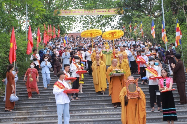 Hà Tĩnh: Diễu hành xe hoa, cử hành đại lễ Phật đản PL 2566 – DL 2022